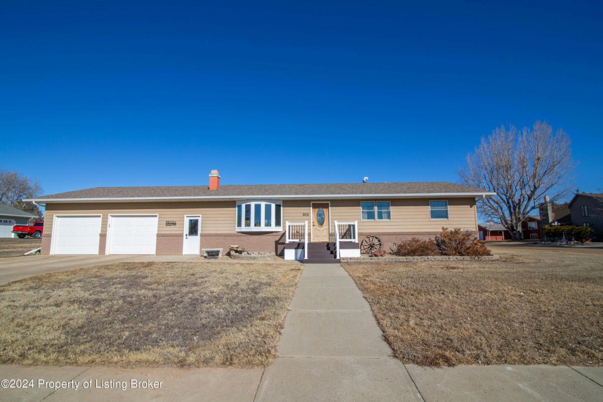 902 1ST ST NW, BOWMAN, ND 58623, photo 1 of 34