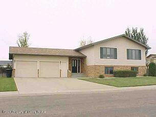1044 18TH ST W, DICKINSON, ND 58601 - Image 1