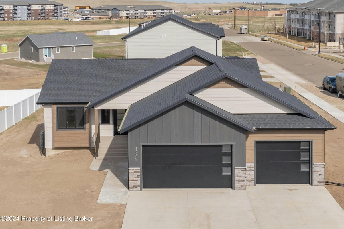 1232 45TH AVE W, DICKINSON, ND 58601, photo 1 of 39