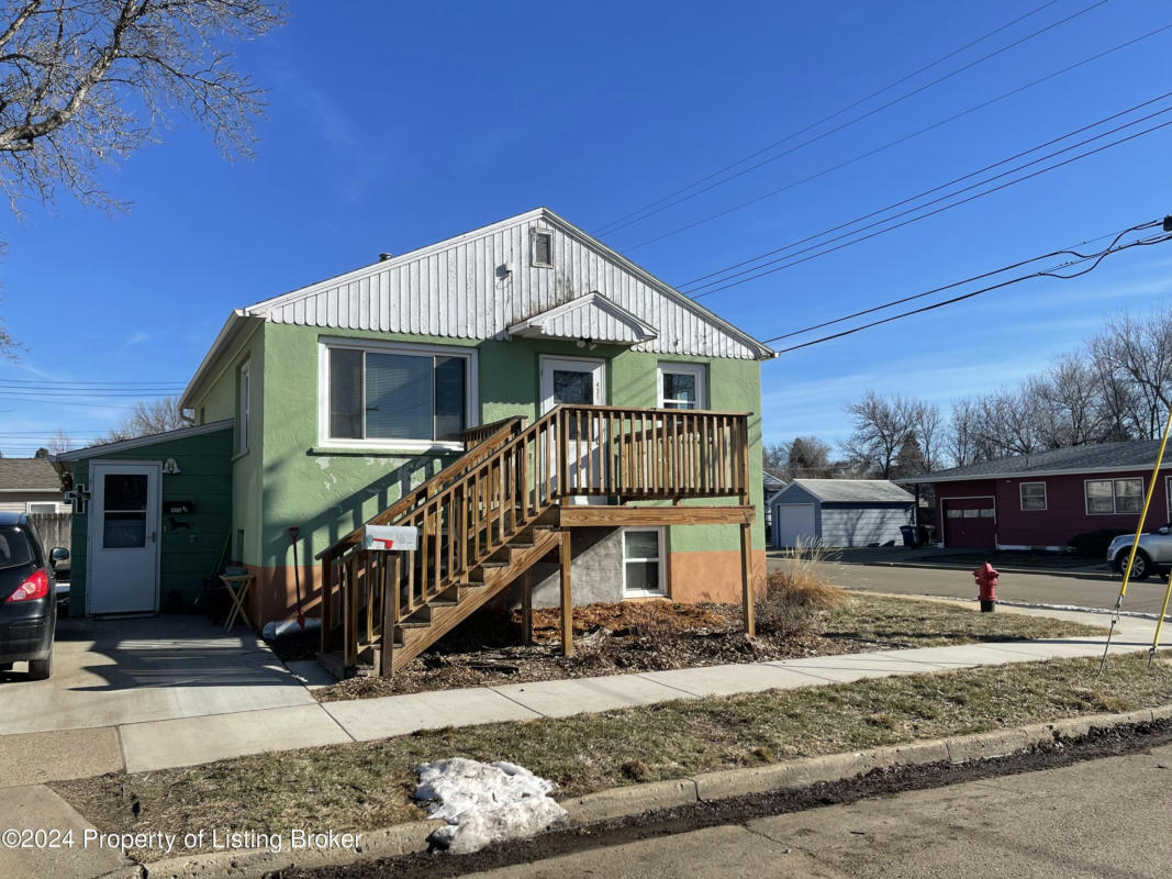 425 1ST ST E, DICKINSON, ND 58601, photo 1 of 12