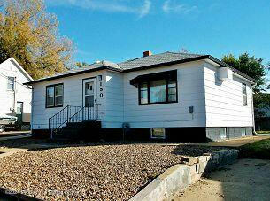 150 6TH AVE E, DICKINSON, ND 58601 - Image 1