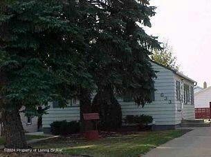 633 2ND AVE E, DICKINSON, ND 58601 - Image 1
