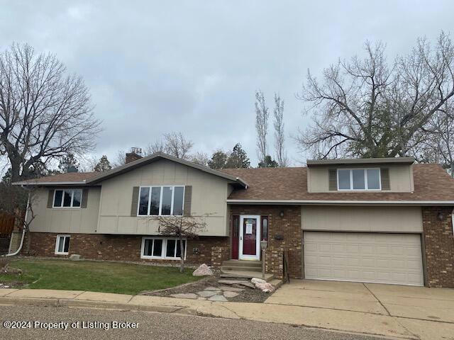 671 PARK ST, DICKINSON, ND 58601, photo 1 of 34