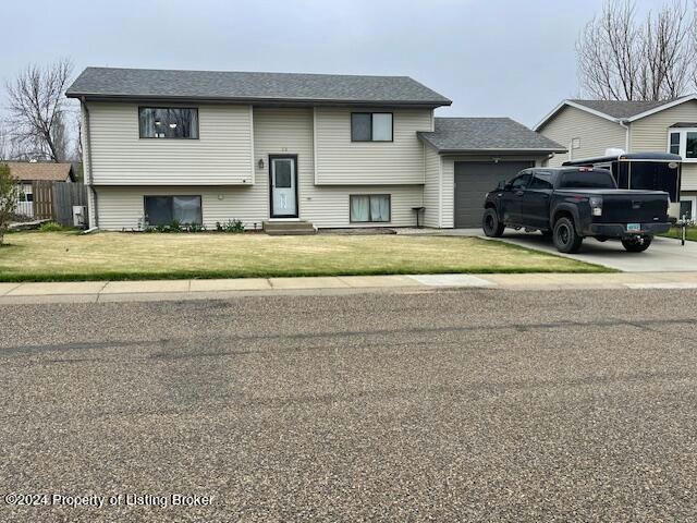 823 26TH ST W, DICKINSON, ND 58601, photo 1 of 20