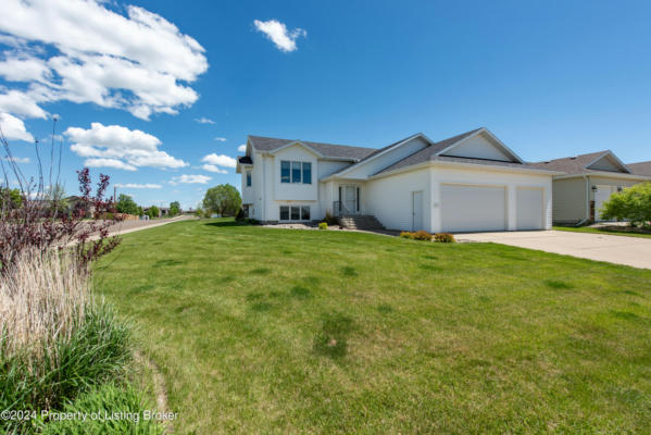 882 15TH AVE E, DICKINSON, ND 58601 - Image 1