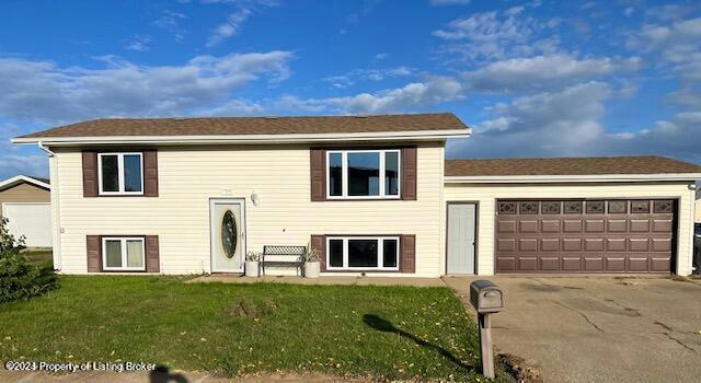 188 SUNCREST AVE, DICKINSON, ND 58601 - Image 1