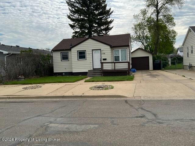 738 5TH AVE W, DICKINSON, ND 58601, photo 1